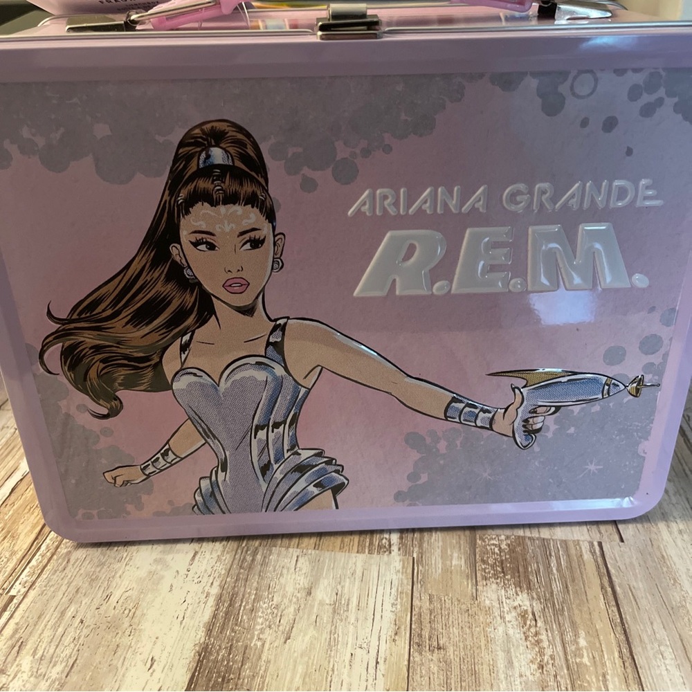 NWT Ariana Grande REM lunchbox